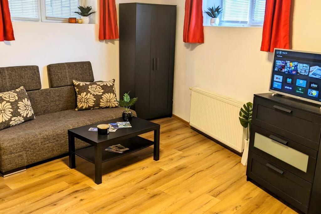 Cosy One Bedroom Flat With Free Parking & Wifi 클루지나포카 외부 사진