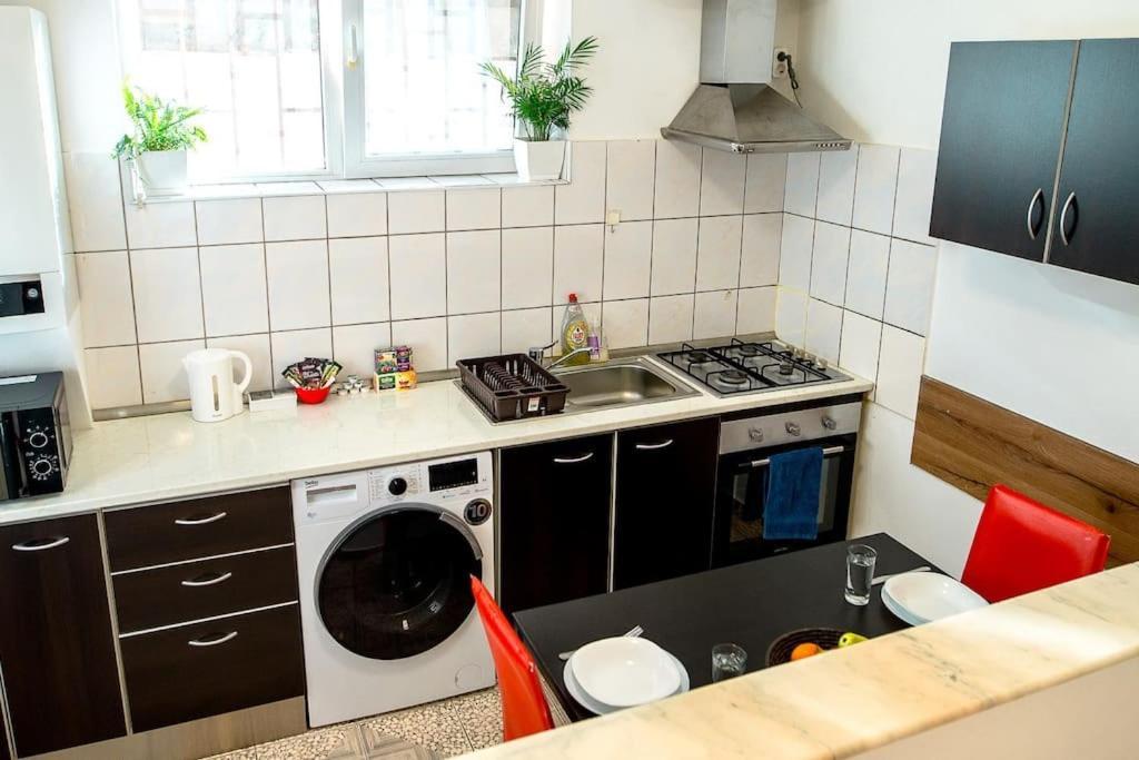 Cosy One Bedroom Flat With Free Parking & Wifi 클루지나포카 외부 사진